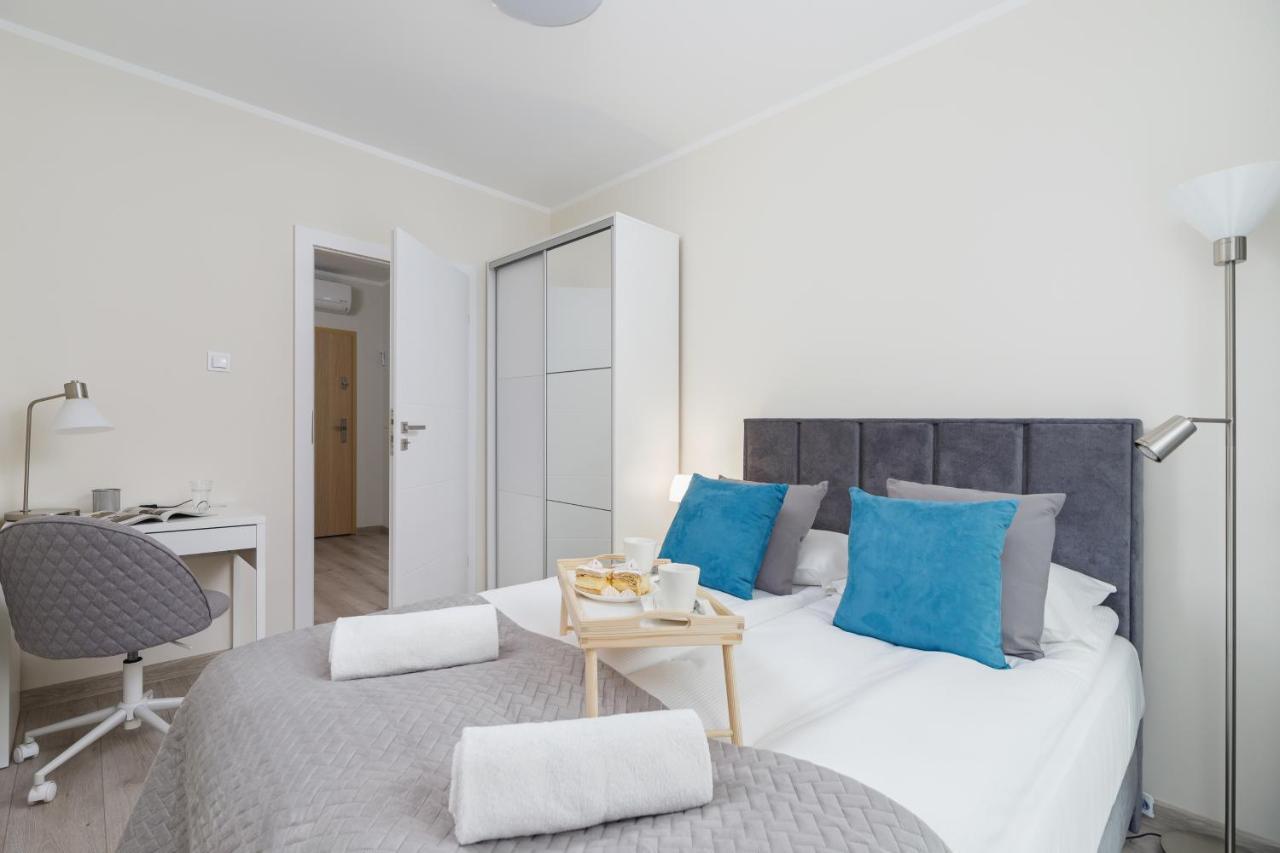 W Parku Lotnikow Apartments Tauron Arena By Noclegi Renters 克拉科夫 外观 照片